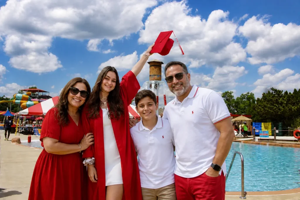 FP_GradFamily-red_image